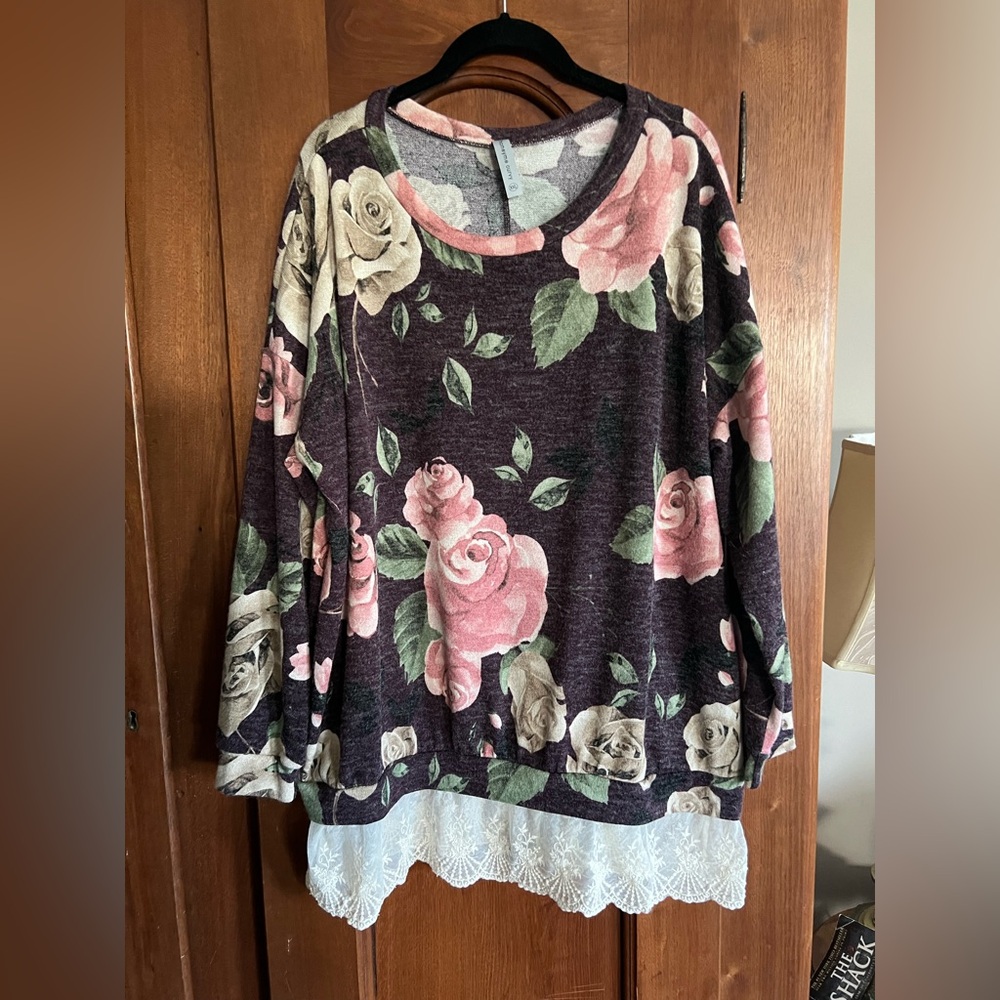 Elegant Floral Women's Tunic with Lace Detail